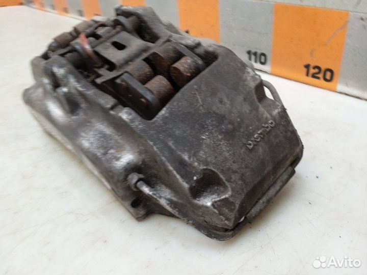 Суппорт передний правый Volkswagen Touareg