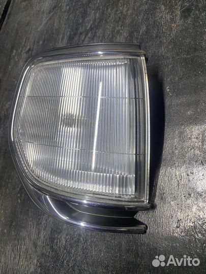 Поворотник правый Toyota Land Cruiser 80