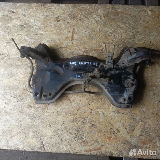 Передний подрамник Peugeot 206