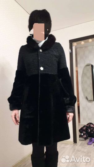Шуба из мутона совмещенного с каракульчой и норкой