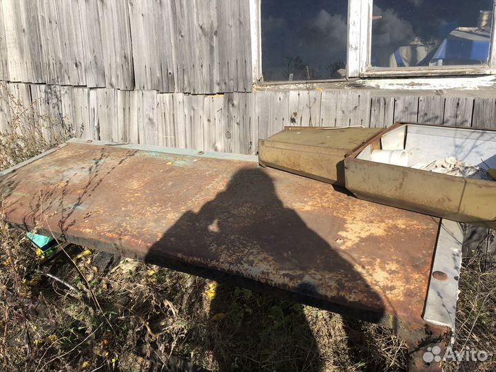 Металлический стол