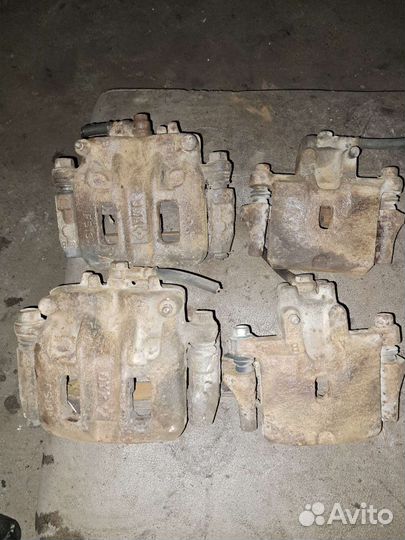 Суппорт передний задний Mitsubishi Pajero 3 V75W