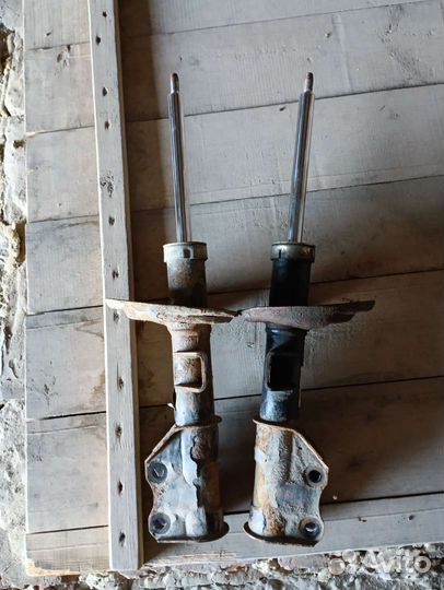 Стойка передняя vesta оригинальные