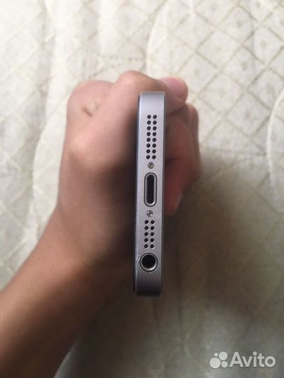 Телефон iPhone se