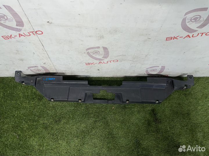 Кожух замка капота Cadillac Escalade GMT900