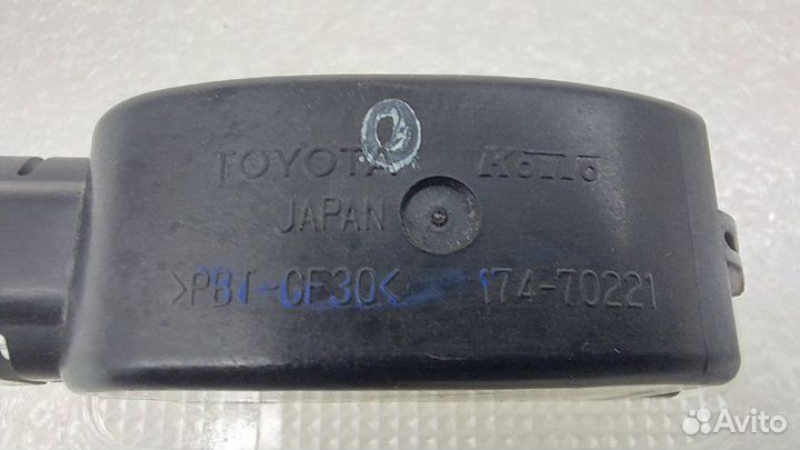 Плафон подсветки багажника Toyota Camry 70 2arfe