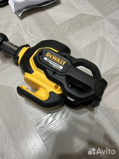 Бесщеточный триммер dewalt DCM5713 flexvolt