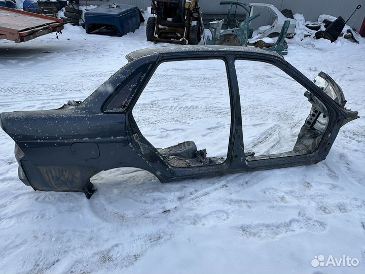 Правая четверть LADA priora седан 2018