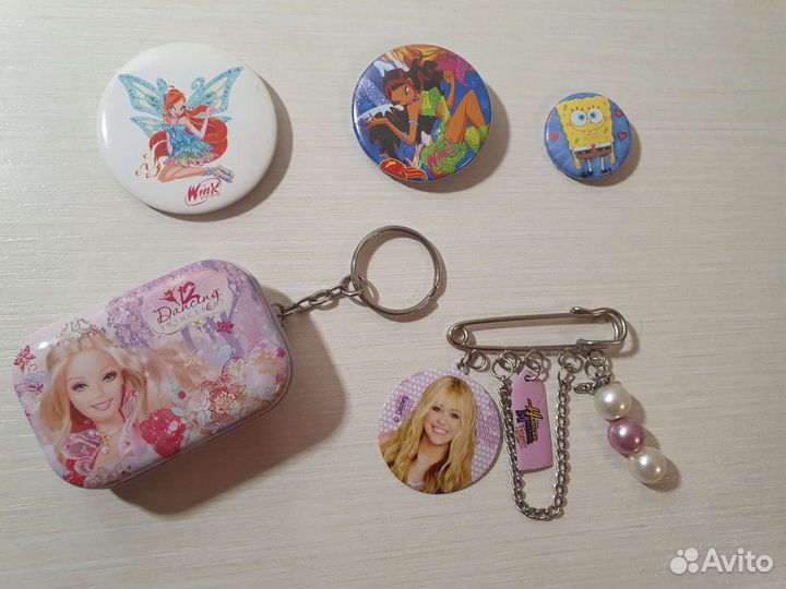 Медальоны Шрек/значки,календарики Винкс,Барби