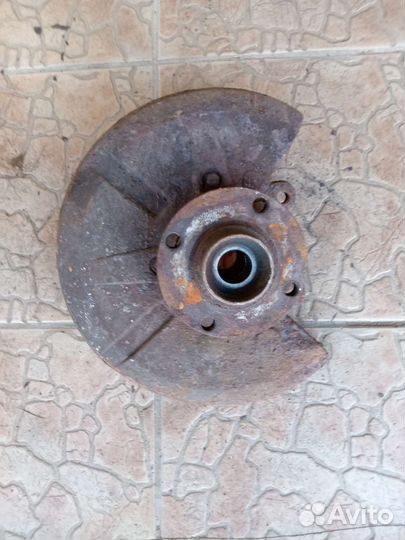 Кулак поворотный правый на ауди 80 б3 1.8л