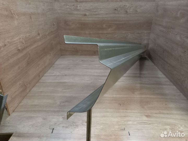 Пороги кузовные Toyota Caldina Т190