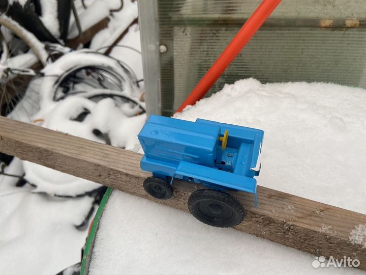 Игрушка СССР синий трактор