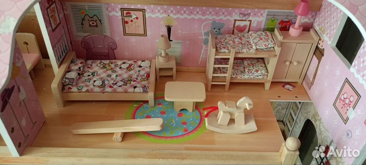 Деревянный домик кукольный с мебелью