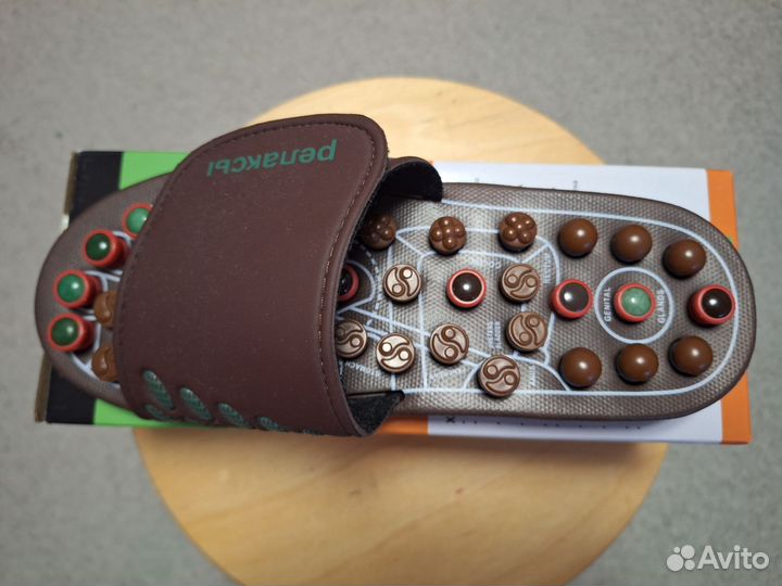 Массажер рефлекторный для стоп в виде тапочек