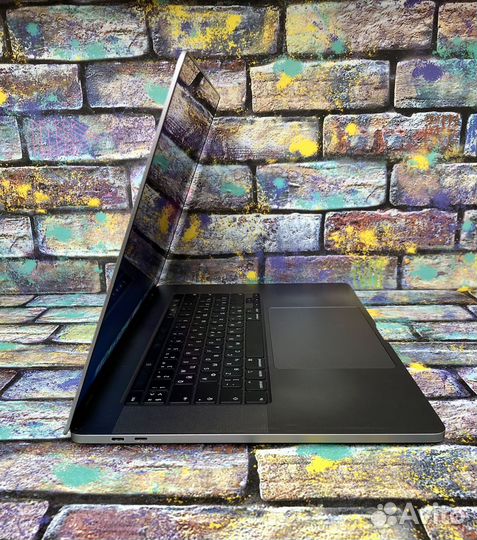 Огромный Macbook pro 16 16/512, 2019