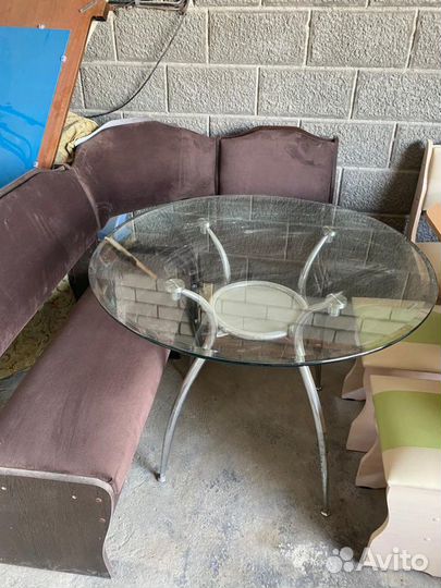 Кухонный стол стеклянный