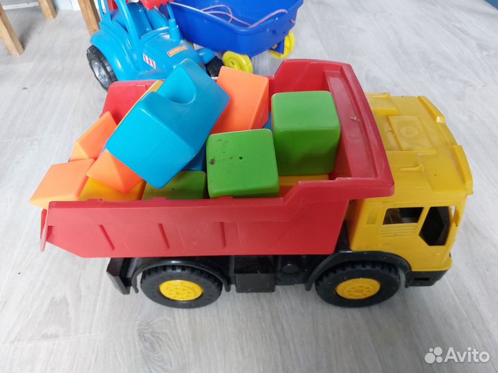 Грузовик, трактор тележка большие