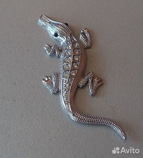 Эмблема наклейка металлическая Аллигатор светлая