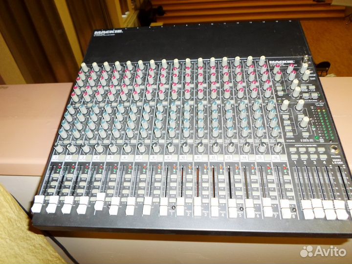 Пульт микшерский mackie CR 1604 16 канальный