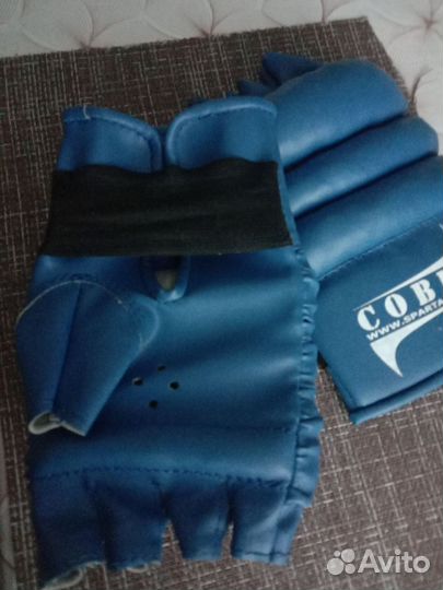 Боксерские перчатки