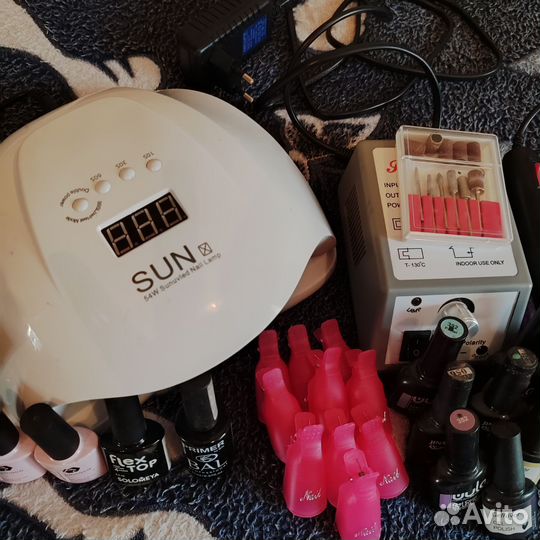 Маникюрный набор с лампой и аппаратом