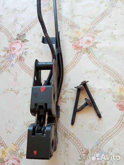 Замок капота VW Jetta 5, Golf 5