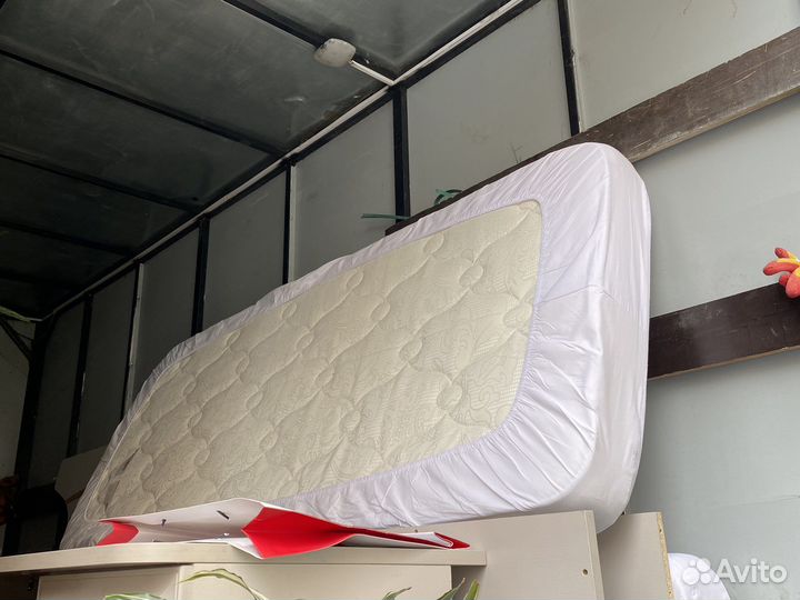 Двухъярусная кровать детская из массива; стол;