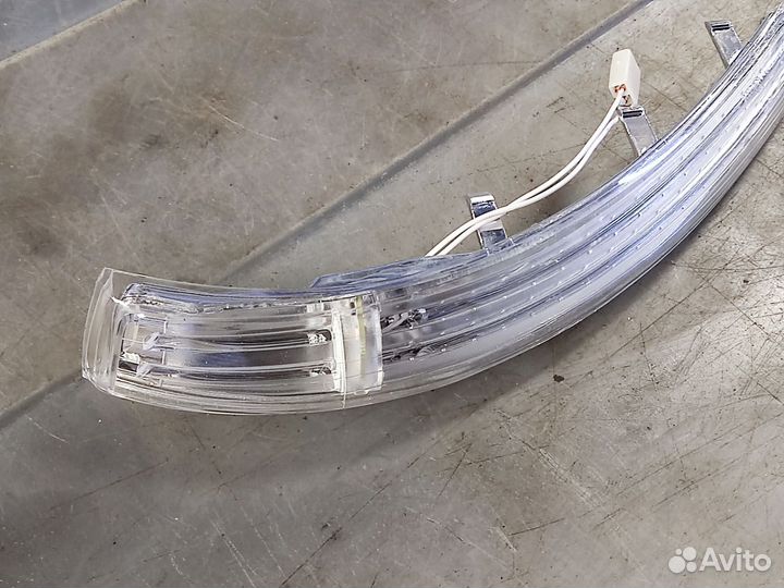 Повторитель поворота левый дефект VW Туарег GP