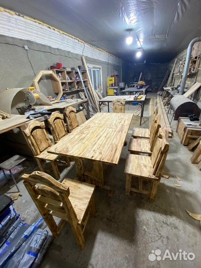 Стол обеденный