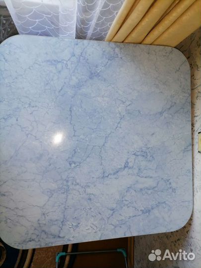 Кухонный стол