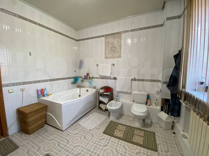 Дом 380 м² на участке 6,5 сот.