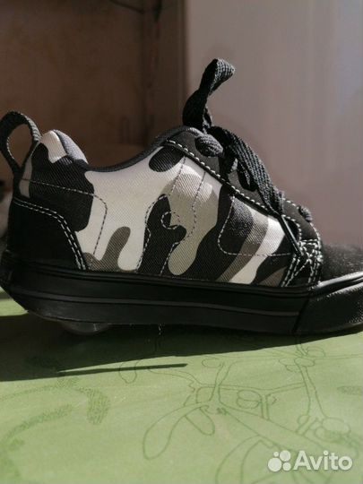 Heelys Кроссовки роликовые 30р