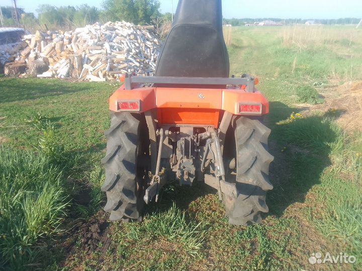 Мини-трактор Kubota GT3, 2014