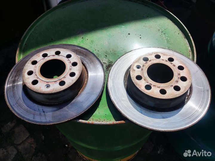 Тормозные диски задние Vag 272 мм 5Q0615601D