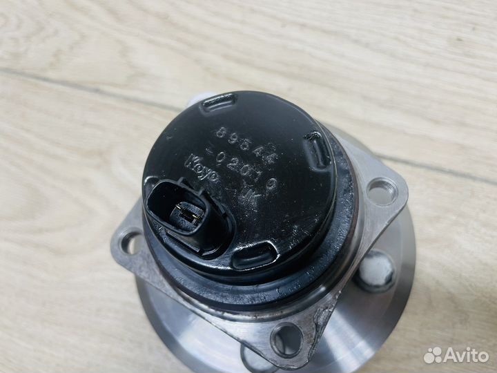 Ступица задняя Toyota Avensis 250