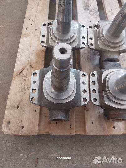 Кулак поворотный Паз-3205 левый/правый универсальн