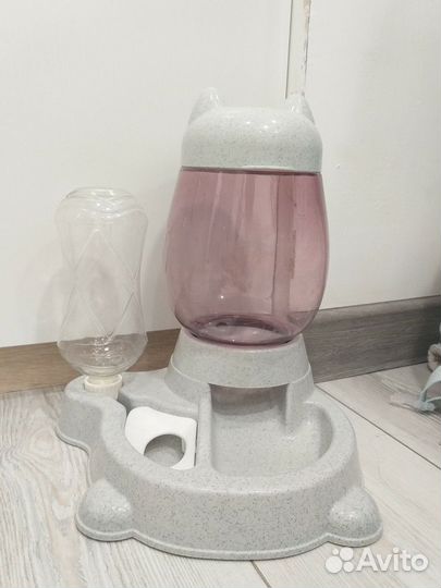 Кормушка для кошек и собак