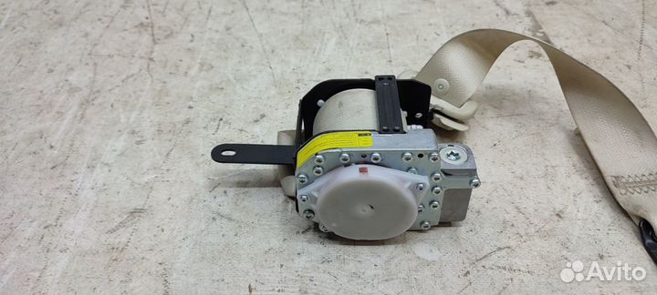 Ремень безопасности задний Toyota Land Cruiser 200