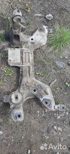 Подрамник передний Volkswagen Passat B 4 1.8 ADZ