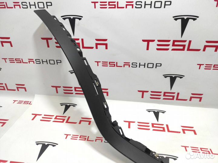 Накладка проема подъемной задней двери Tesla рест