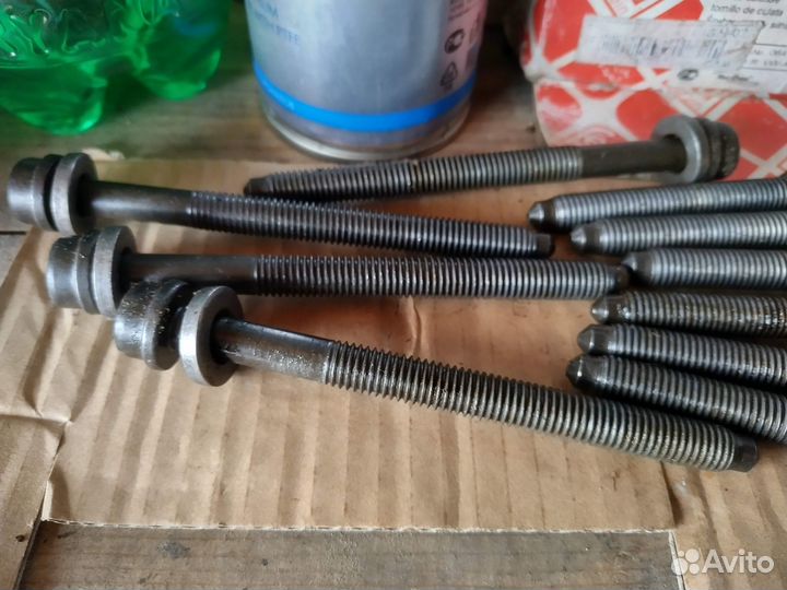 Болт гбц audi a3/a4 /vw golf iv/bora/passat 96- 1