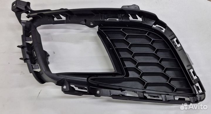 Накладка фары противотуманной, правой GS1N-50-C11A