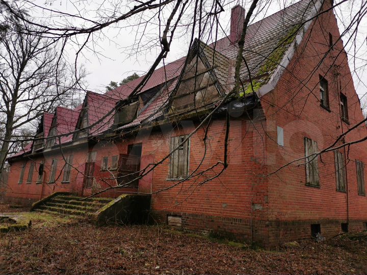 Дом 832,6 м² на участке 16,9 сот.