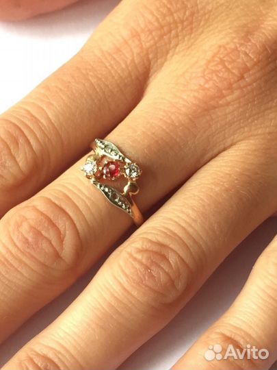 Симпатичное Кольцо с бриллиантами. Золото Европа