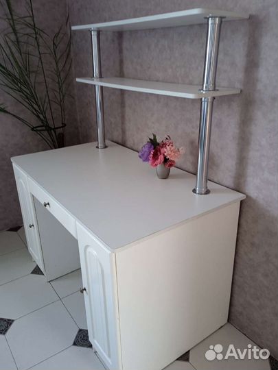 Письменный стол