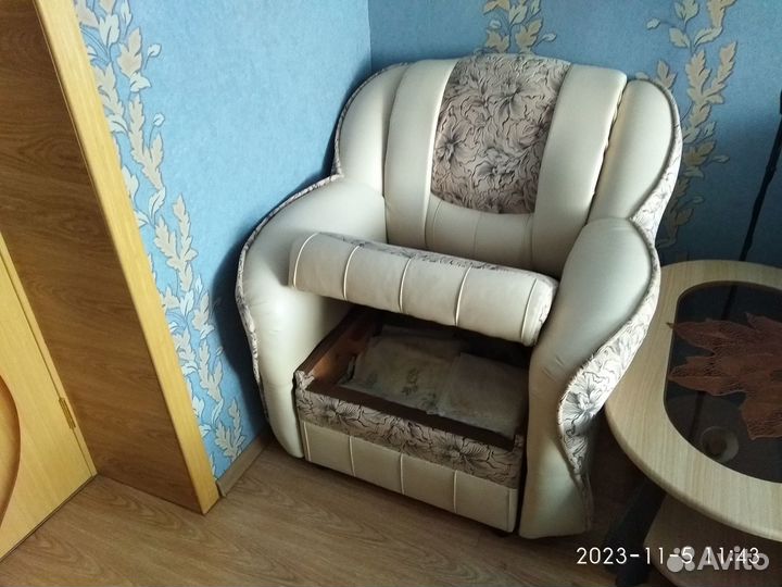 Продам диван с креслом