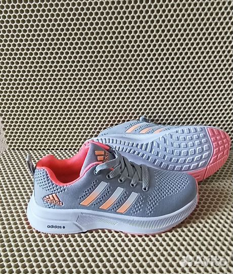 Кроссовки adidas