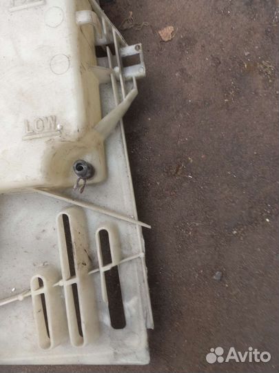 Дифузор Toyota avensis 250 1.8