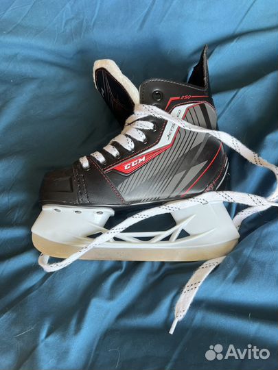 Хоккейные коньки ccm 31 размер