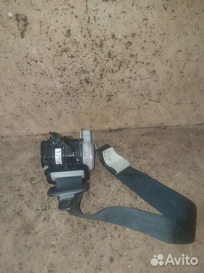 Ремень безопасности задний Mazda 3 BL мазда